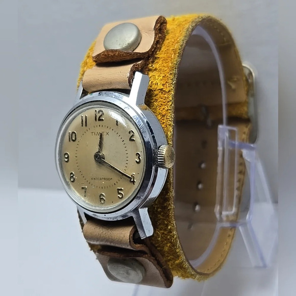 Womens Vintage Rare Timex Sportster Manual Wind Dustproof Watch Keeps Time - Picture 2 of 11